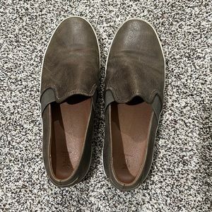 Frye slip on leather sneakers (size 7.5 men/8.5 women)